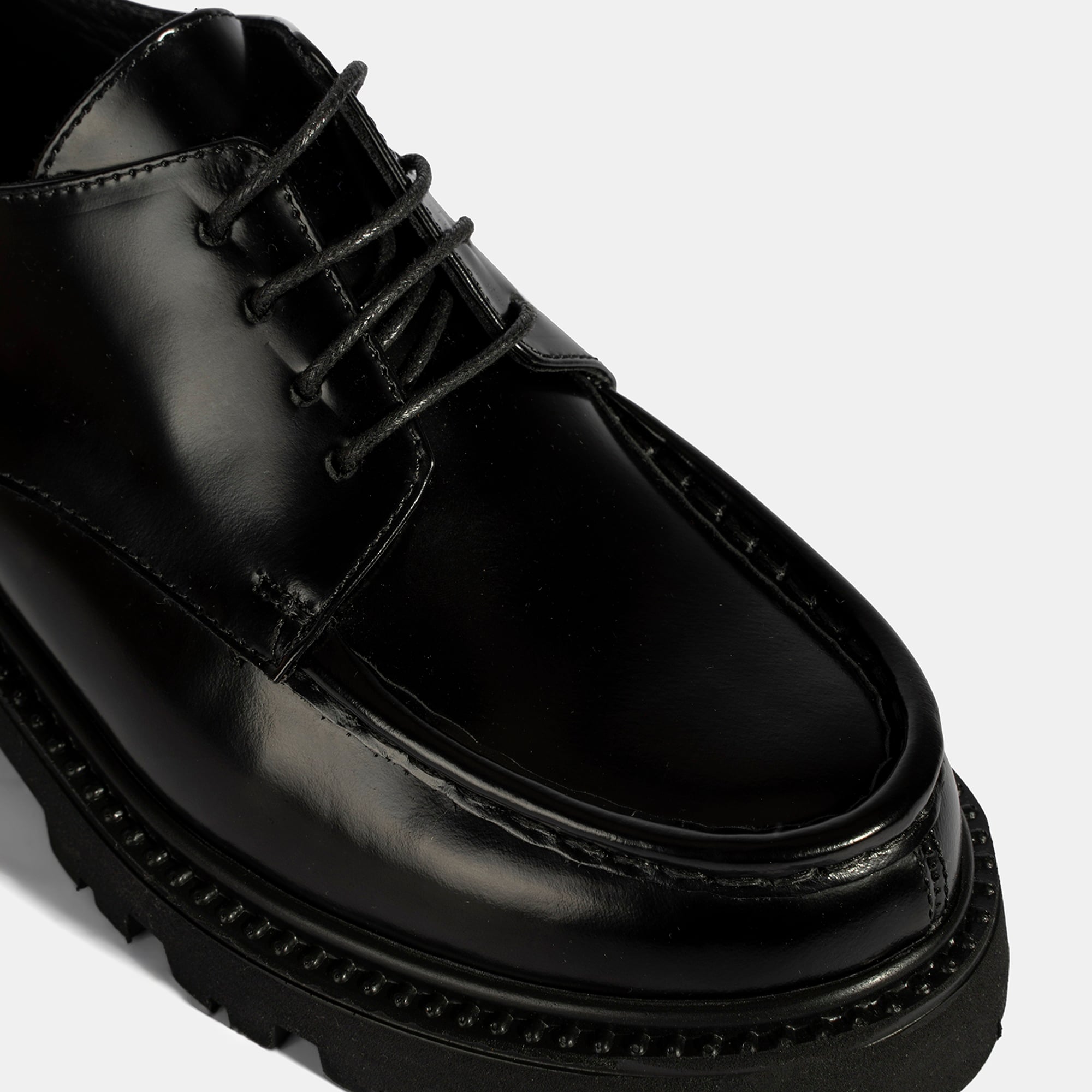 Kadın Siyah Bağcıklı Kalın Tabanlı Deri Günlük Ayakkabı