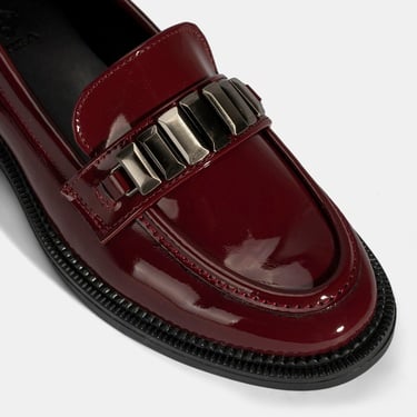  Kadın Bordo Metal Aksesuarlı Loafer
