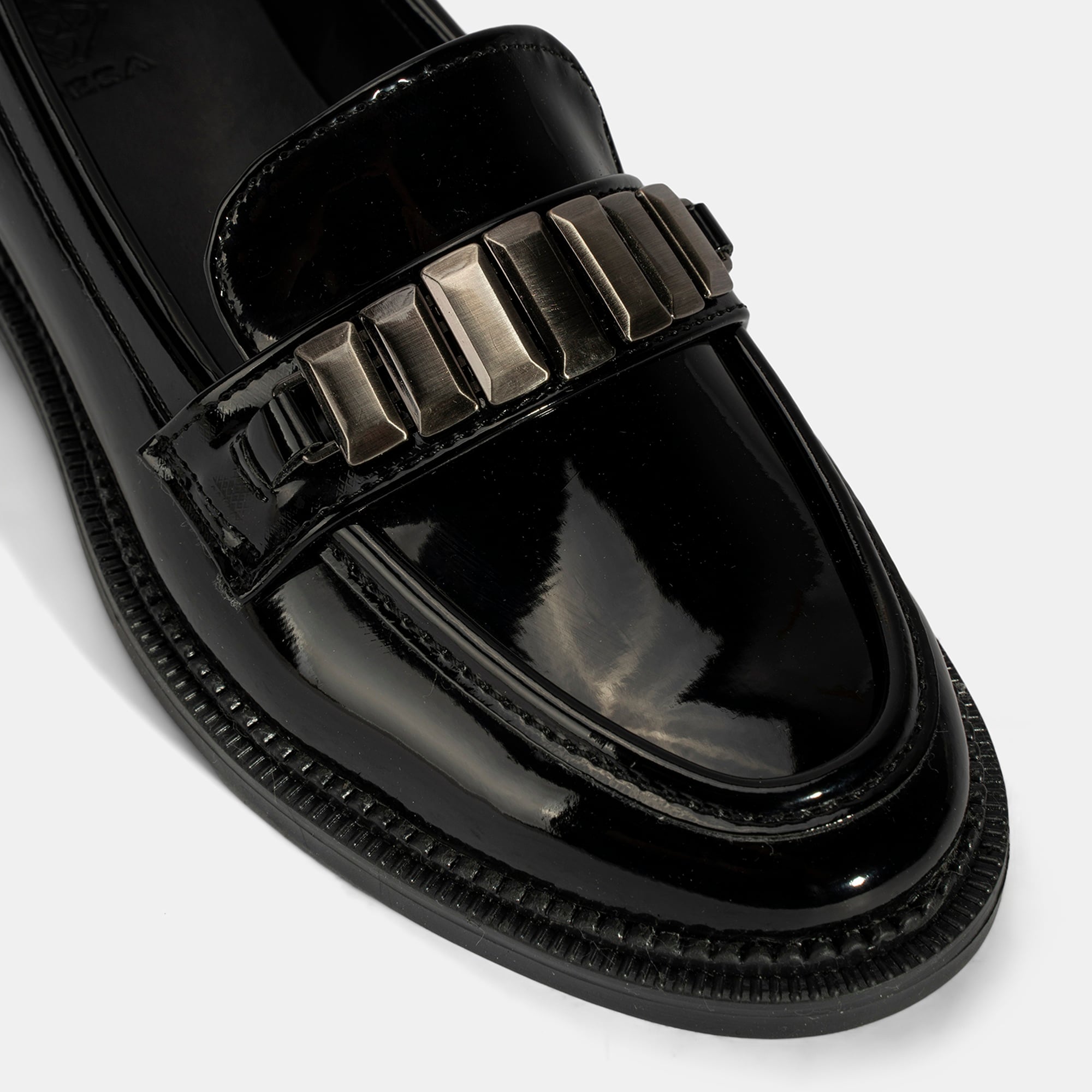 Kadın Siyah Metal Aksesuarlı Loafer