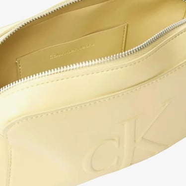  Calvin Klein Sculpted Kadın Beyaz El Çantası