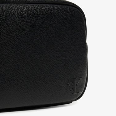  Calvin Klein Cargo Erkek Siyah El Çantası