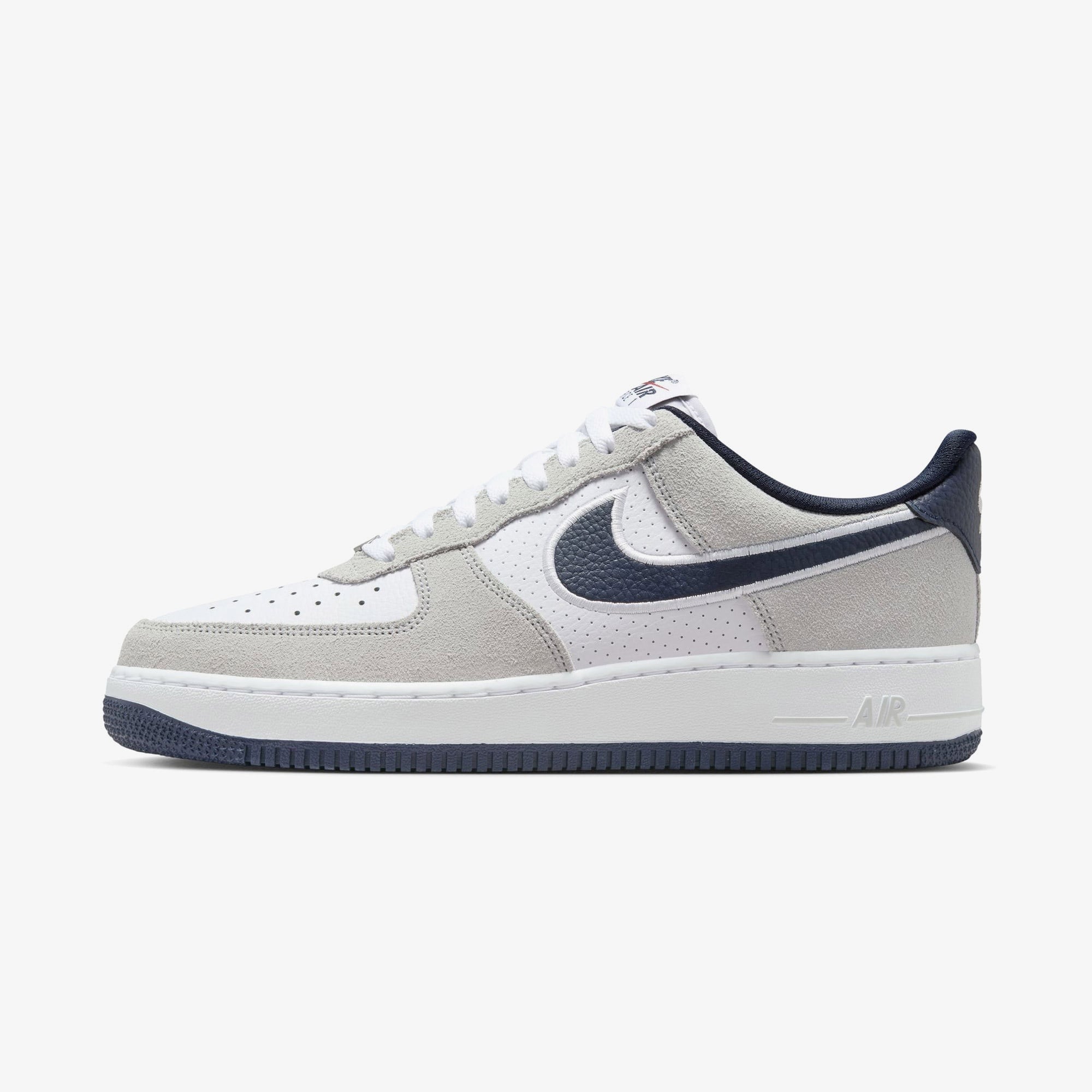 Nike Air Force 1 '07 LV8 Erkek Beyaz Spor Ayakkabı