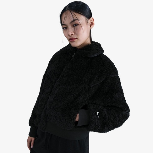  Nike Sportswear Essential Kadın Siyah Mont