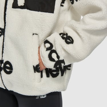  New Balance NB Lifestyle Kadın Beyaz Sweatshirt