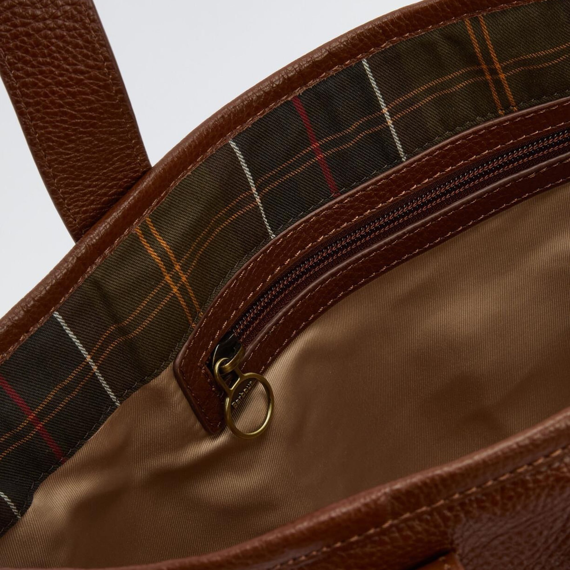 Barbour Alder Deri Kol Çantası