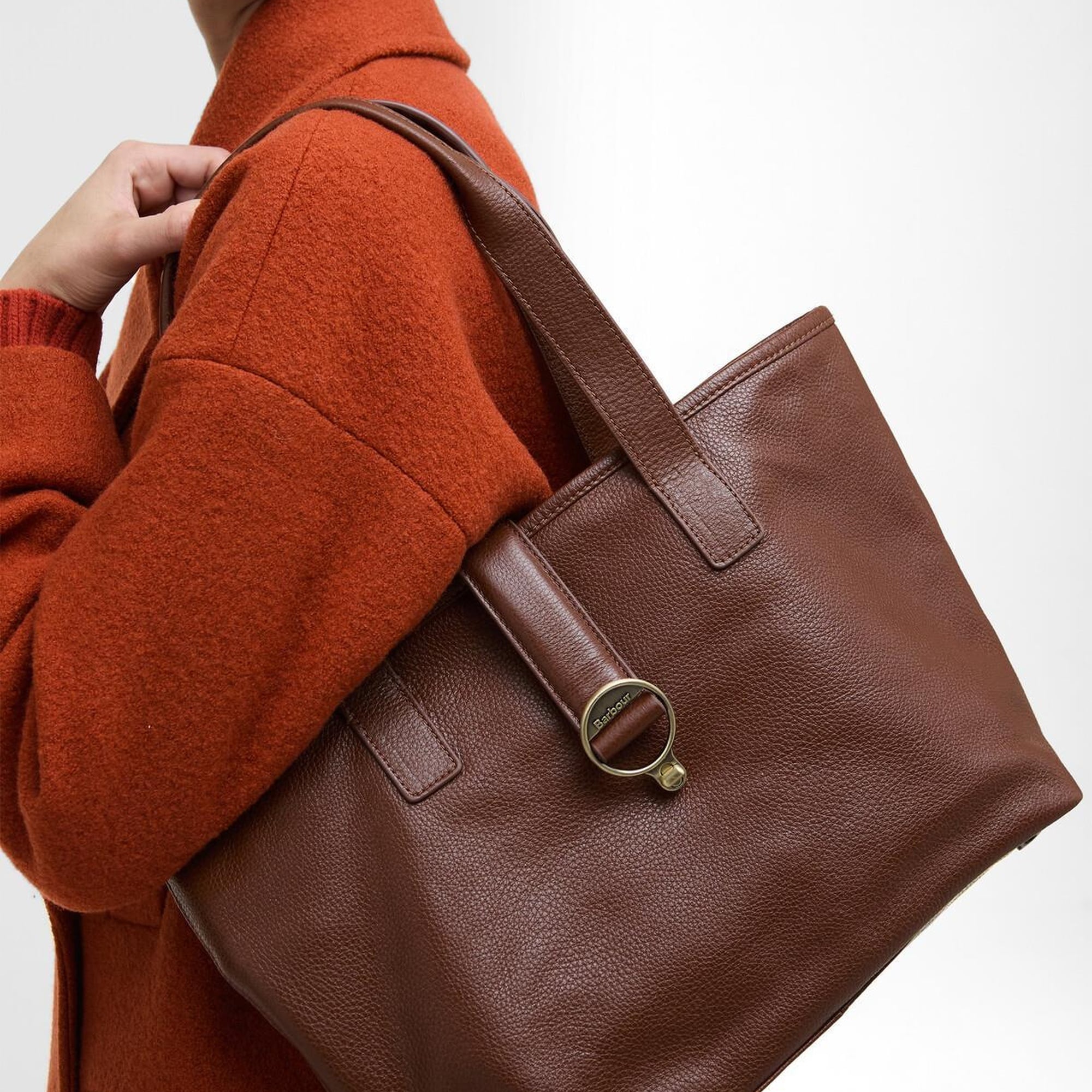 Barbour Alder Deri Kol Çantası