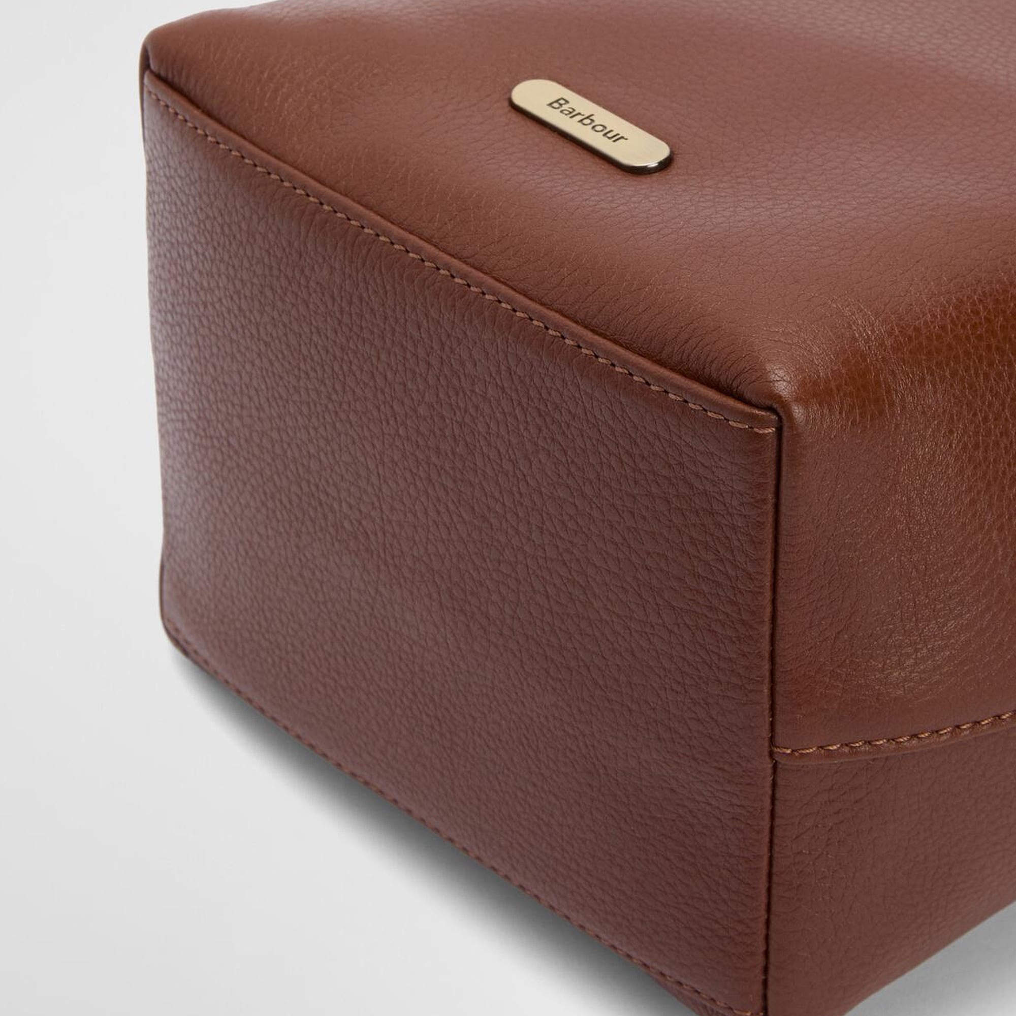 Barbour Cedar Deri Bucket Çanta