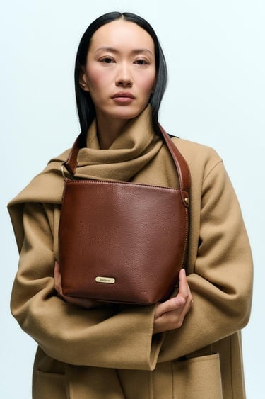  Barbour Cedar Deri Bucket Çanta