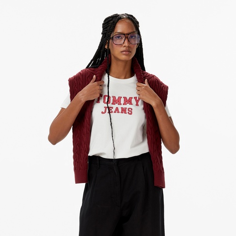  Tommy Jeans Regular Varsity Kadın Beyaz T-Shirt