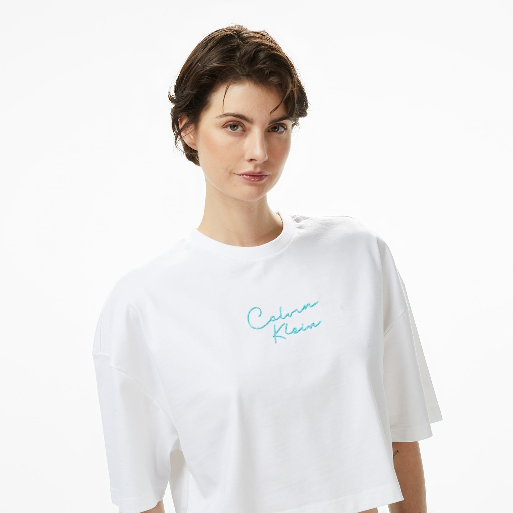 Calvin Klein Cropped Boxy Chain Stitch Logo Kadın Beyaz T-Shirt