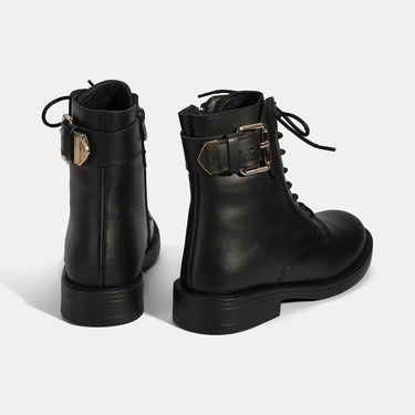  Kadın Siyah Bağcıklı Deri Postal Bot