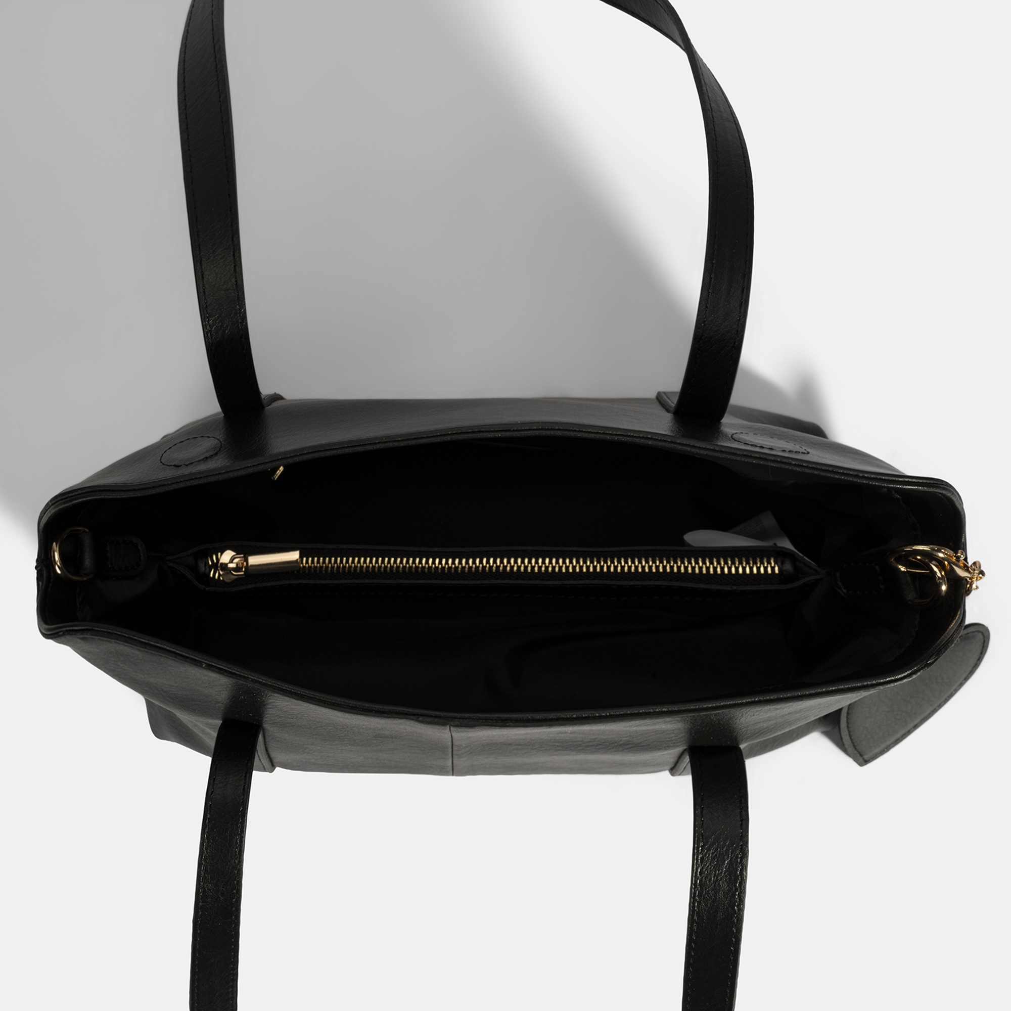 Kadın Siyah Kalp Charm Aksesuarlı Omuz Çantası