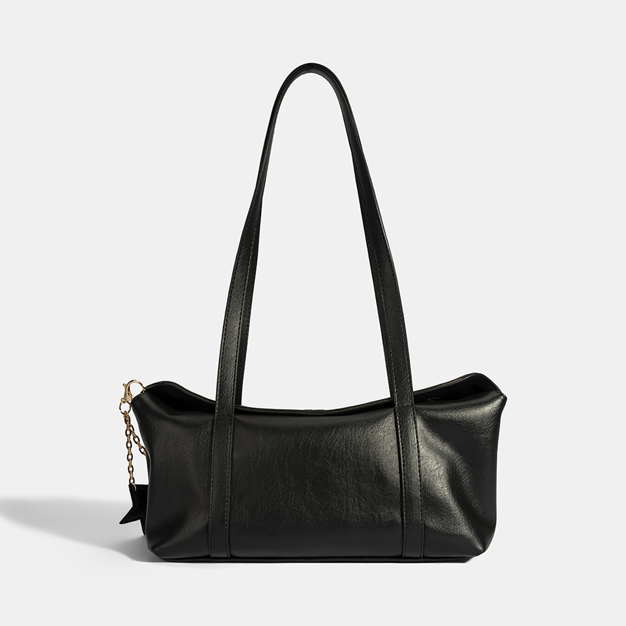 Kadın Siyah Kalp Charm Aksesuarlı Omuz Çantası