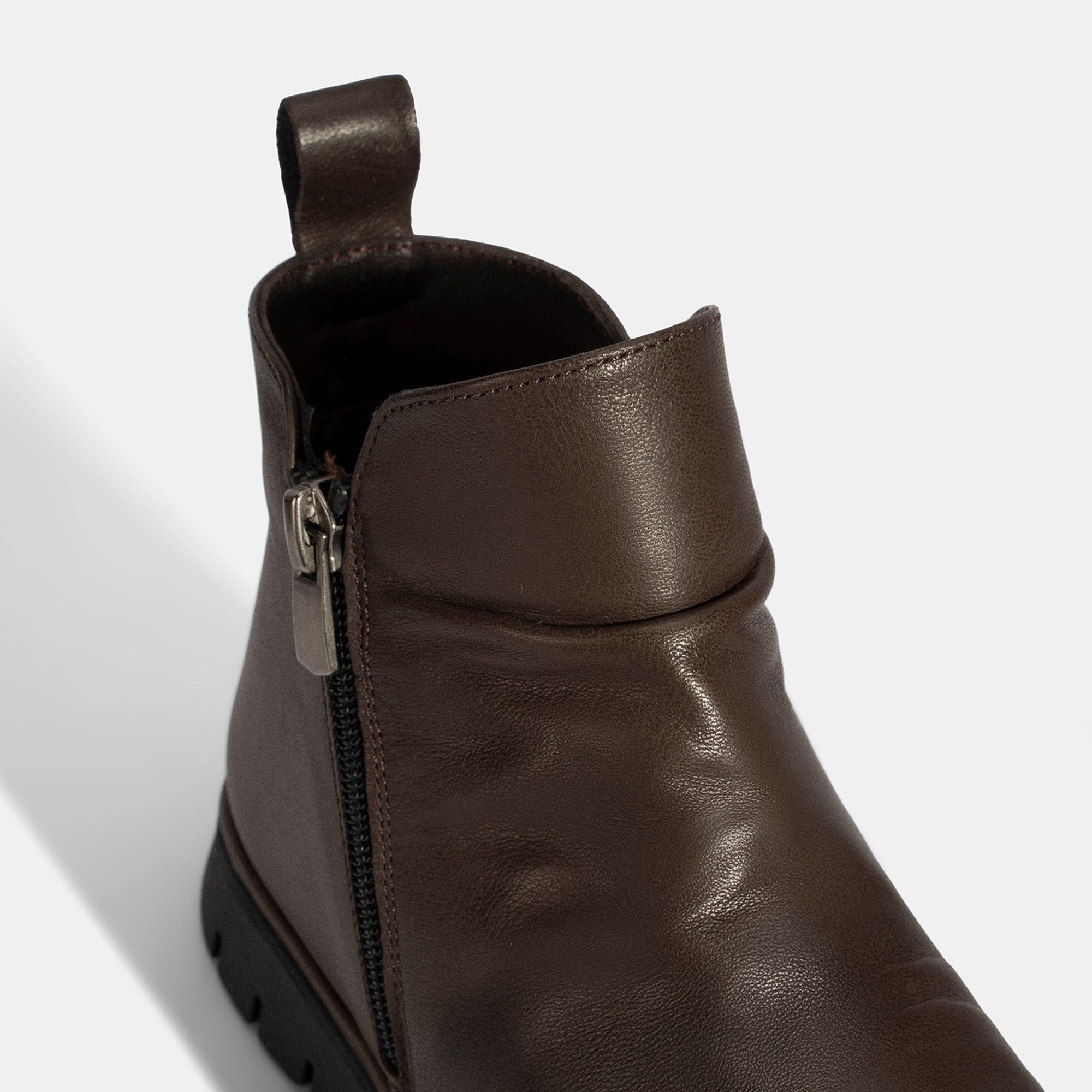 Kadın Kahve Fermuarlı Deri Bot