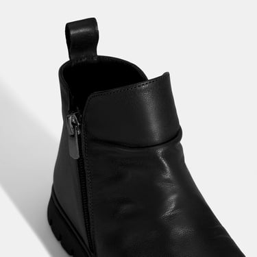  Kadın Siyah Fermuarlı Deri Bot