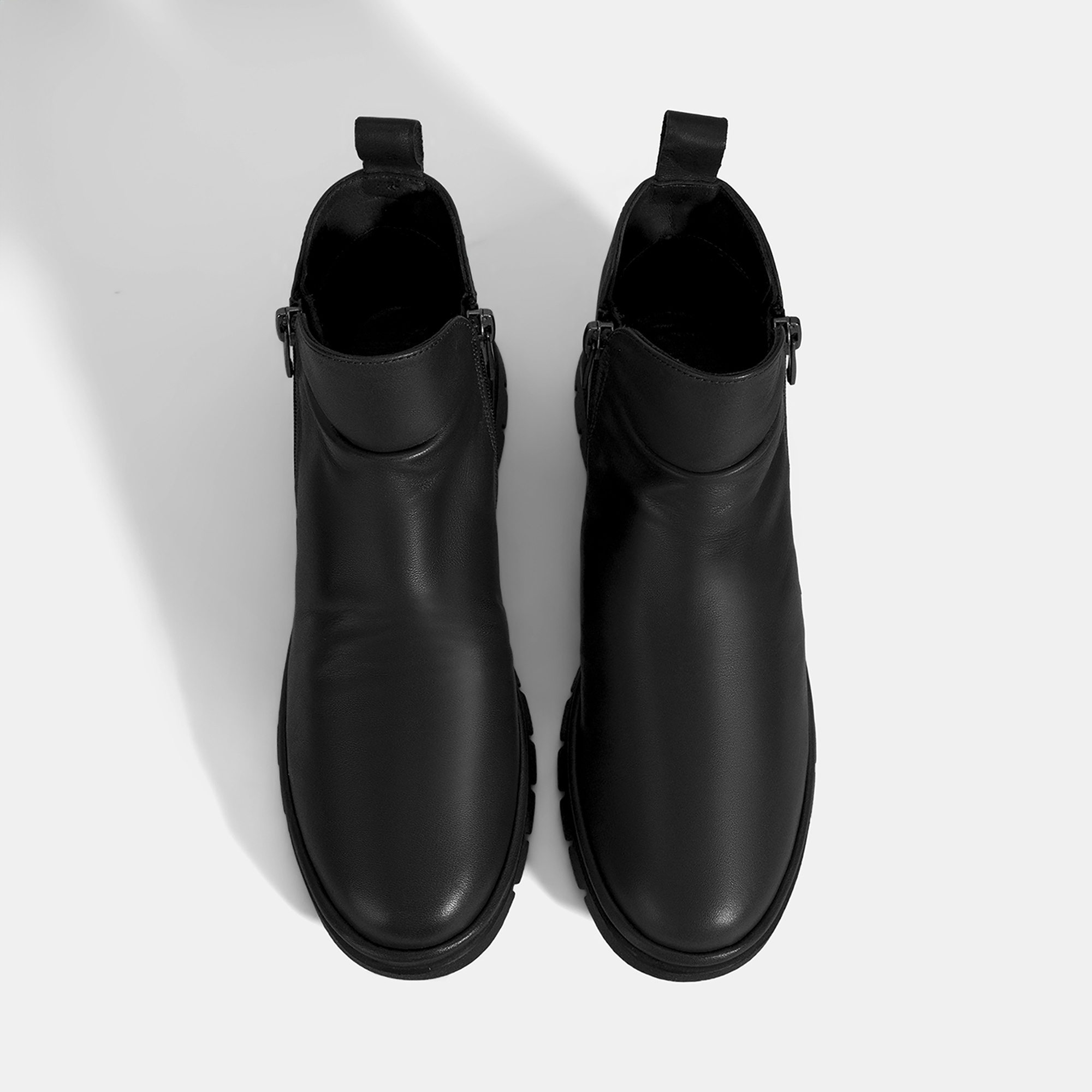 Kadın Siyah Fermuarlı Deri Bot