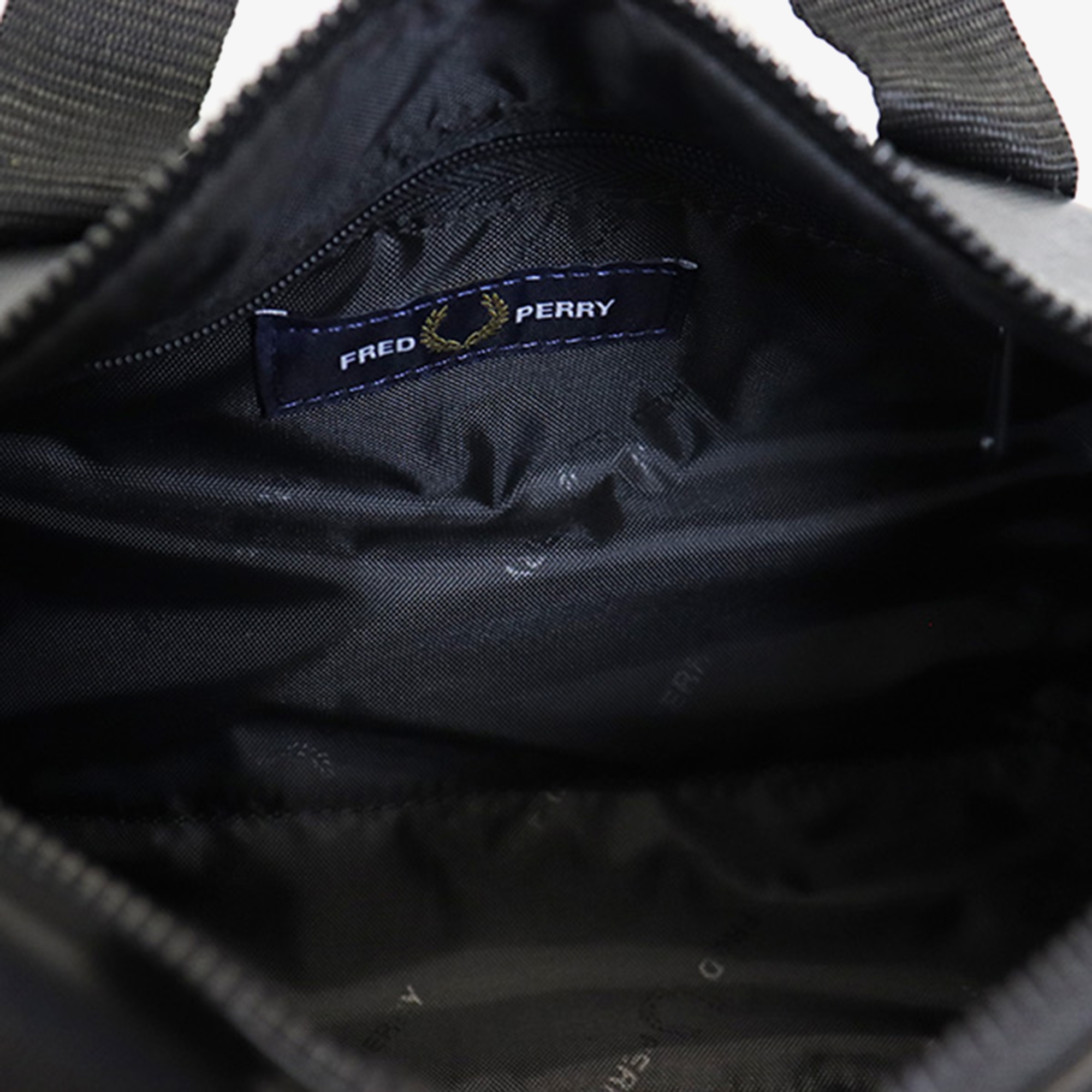 Fred Perry Tonal Classic Mini Barrel Unisex Siyah Spor Çantası