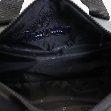  Fred Perry Tonal Classic Mini Barrel Unisex Siyah Spor Çantası