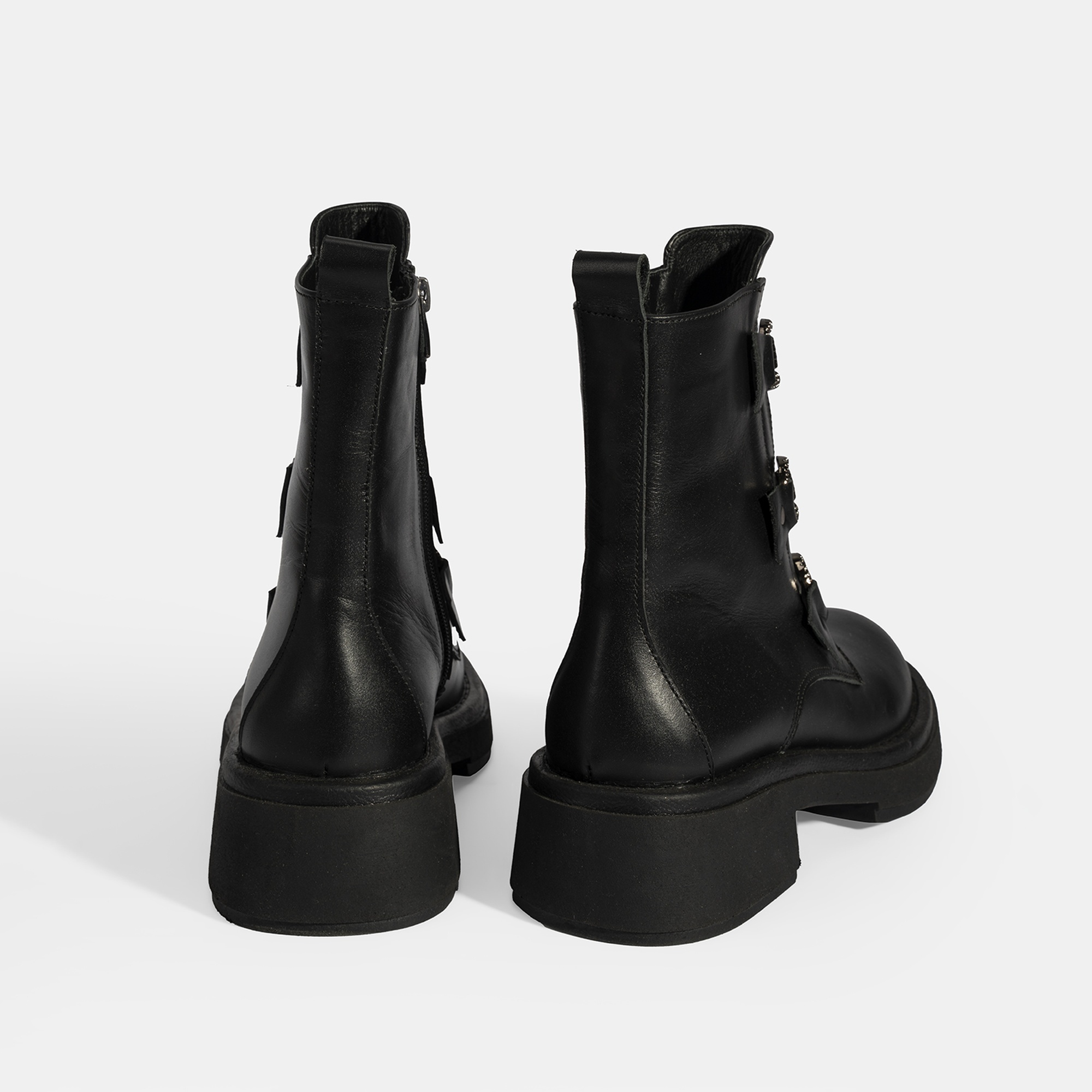 Kadın Siyah Metal Toka Detaylı Deri Postal Bot