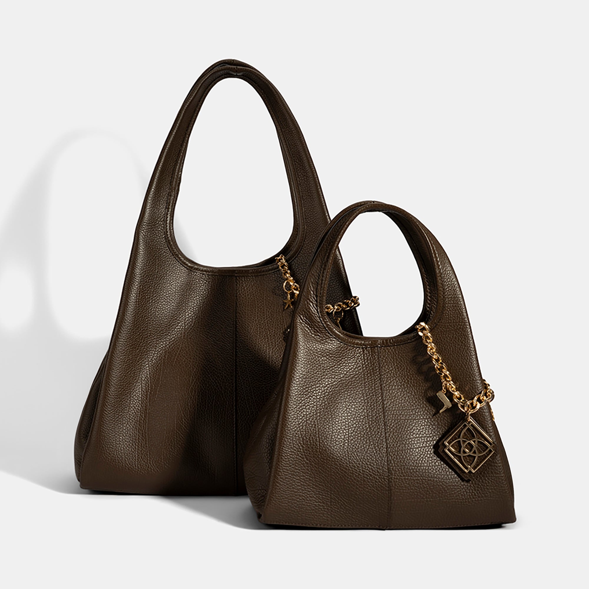 Kadın Kahve Charm Aksesuarlı Deri El Çantası