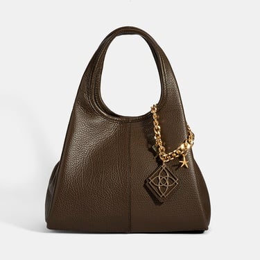  Kadın Kahve Charm Aksesuarlı Deri El Çantası