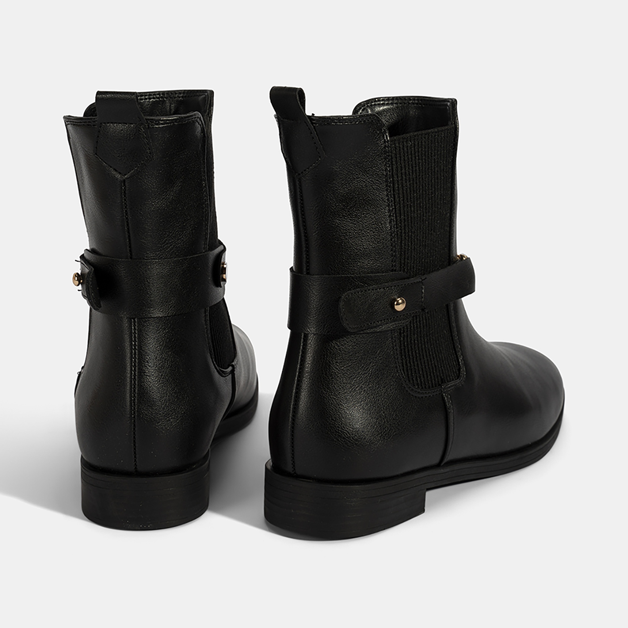 Kadın Siyah Metal Toka Aksesuarlı Bot