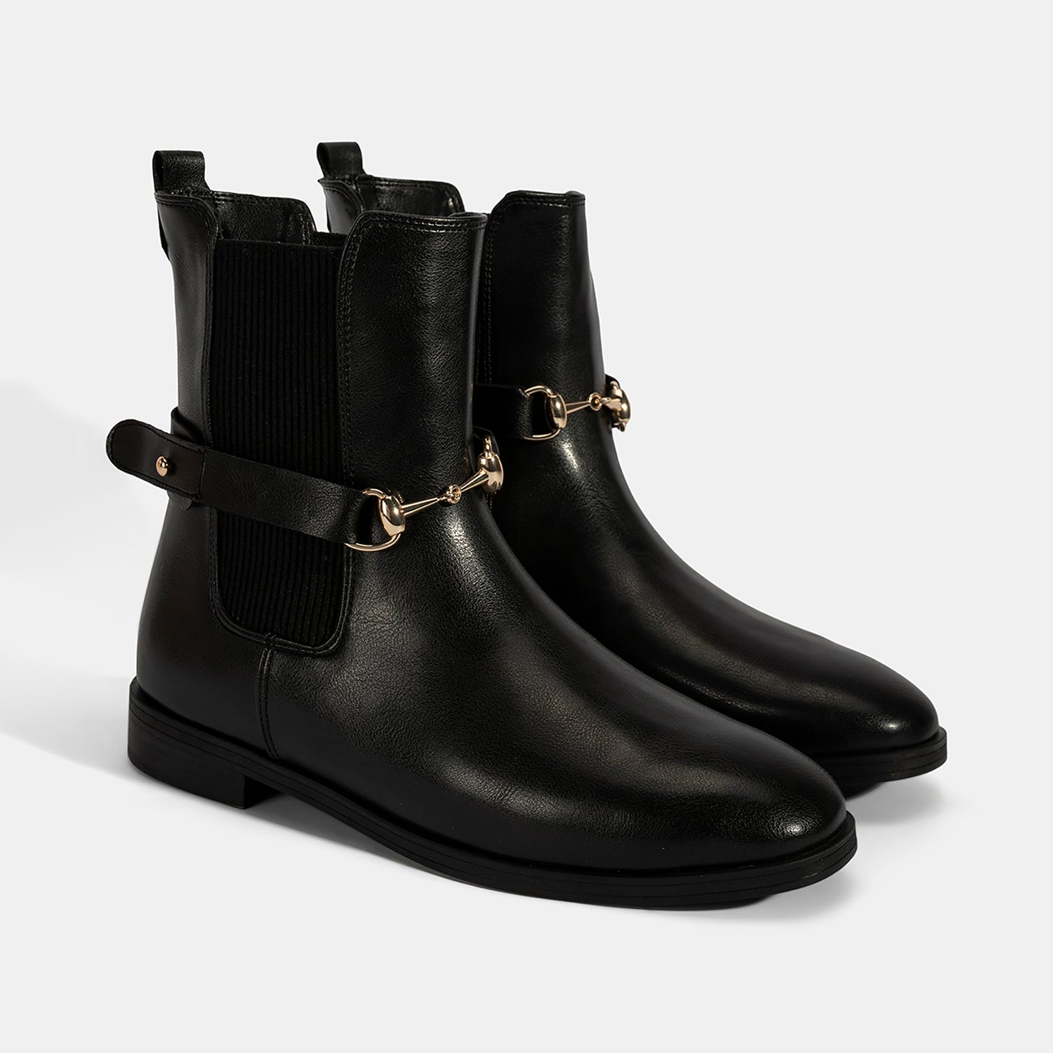  Kadın Siyah Metal Toka Aksesuarlı Bot