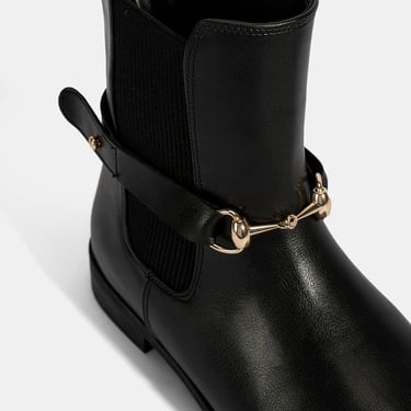  Kadın Siyah Metal Toka Aksesuarlı Bot