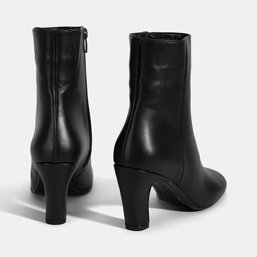  Kadın Siyah Topuklu Deri Bot