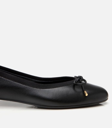  Kadın Deri Siyah Topuk Detaylı Babet