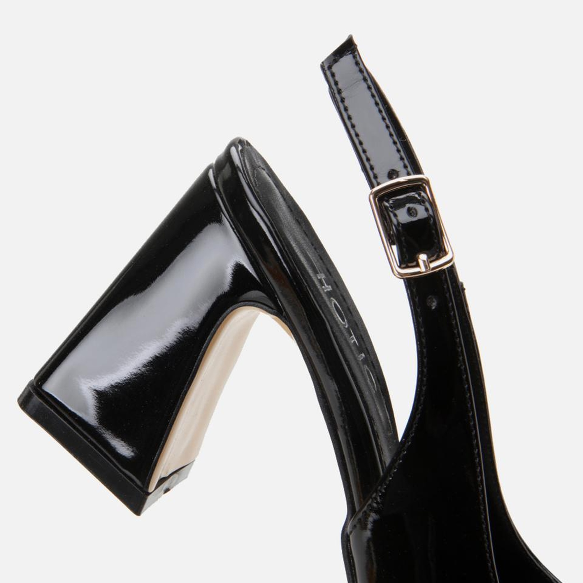 Kadın Rugan Siyah Arkası Açık Kalın Topuklu Ayakkabı