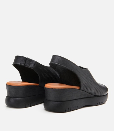  Kadın Deri Siyah Dolgu Topuklu Sandalet