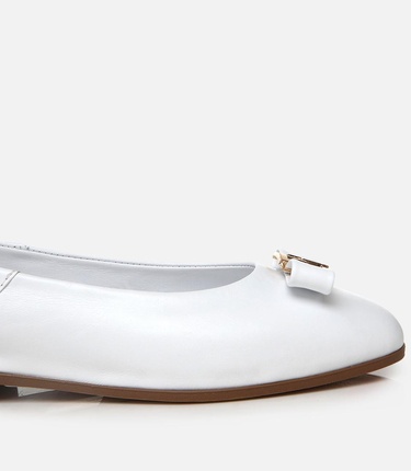  Kadın Deri Beyaz Tokalı Babet