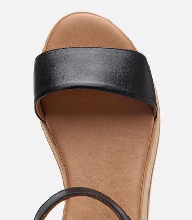  Kadın Deri Siyah Dolgu Topuklu Sandalet