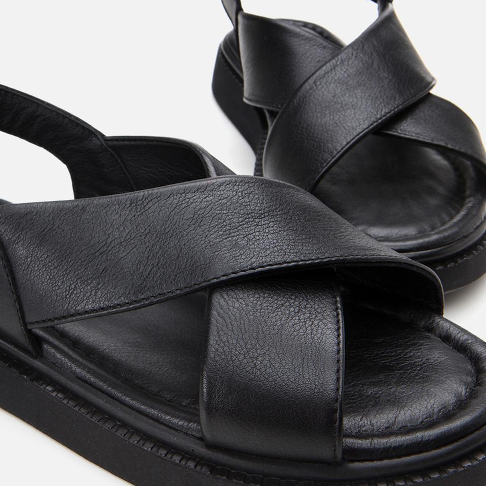 Kadın Deri Siyah Ayarlanabilir Düz Sandalet