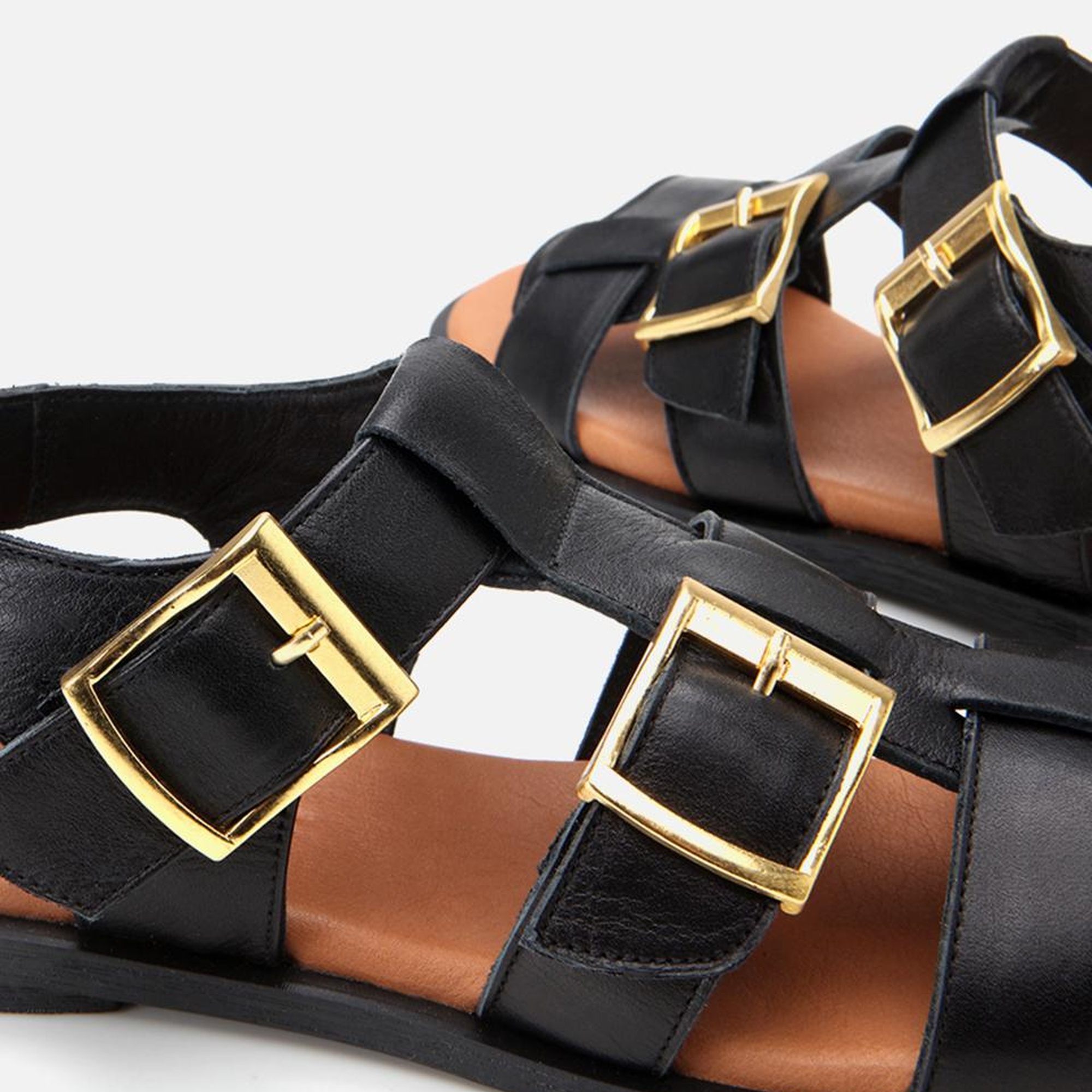 Kadın Deri Siyah Kemerli Düz Sandalet