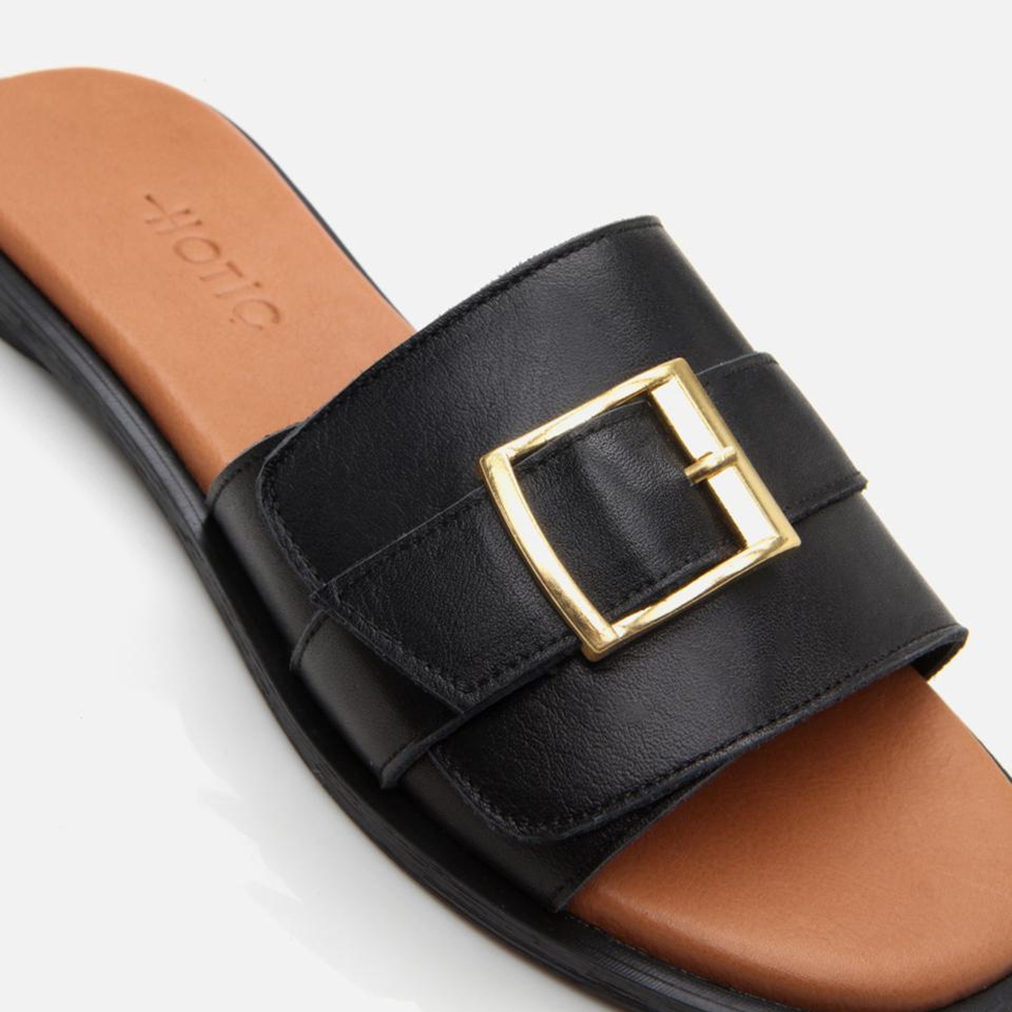 Kadın Deri Siyah Kemer Detaylı Düz Terlik