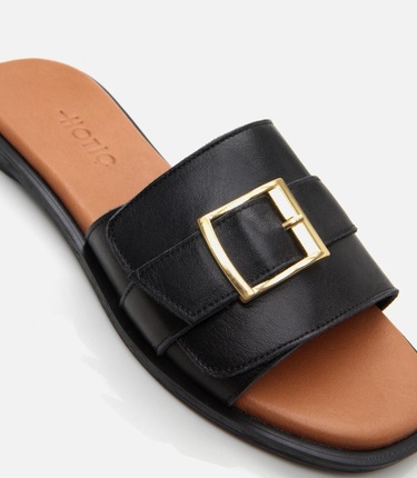  Kadın Deri Siyah Kemer Detaylı Düz Terlik