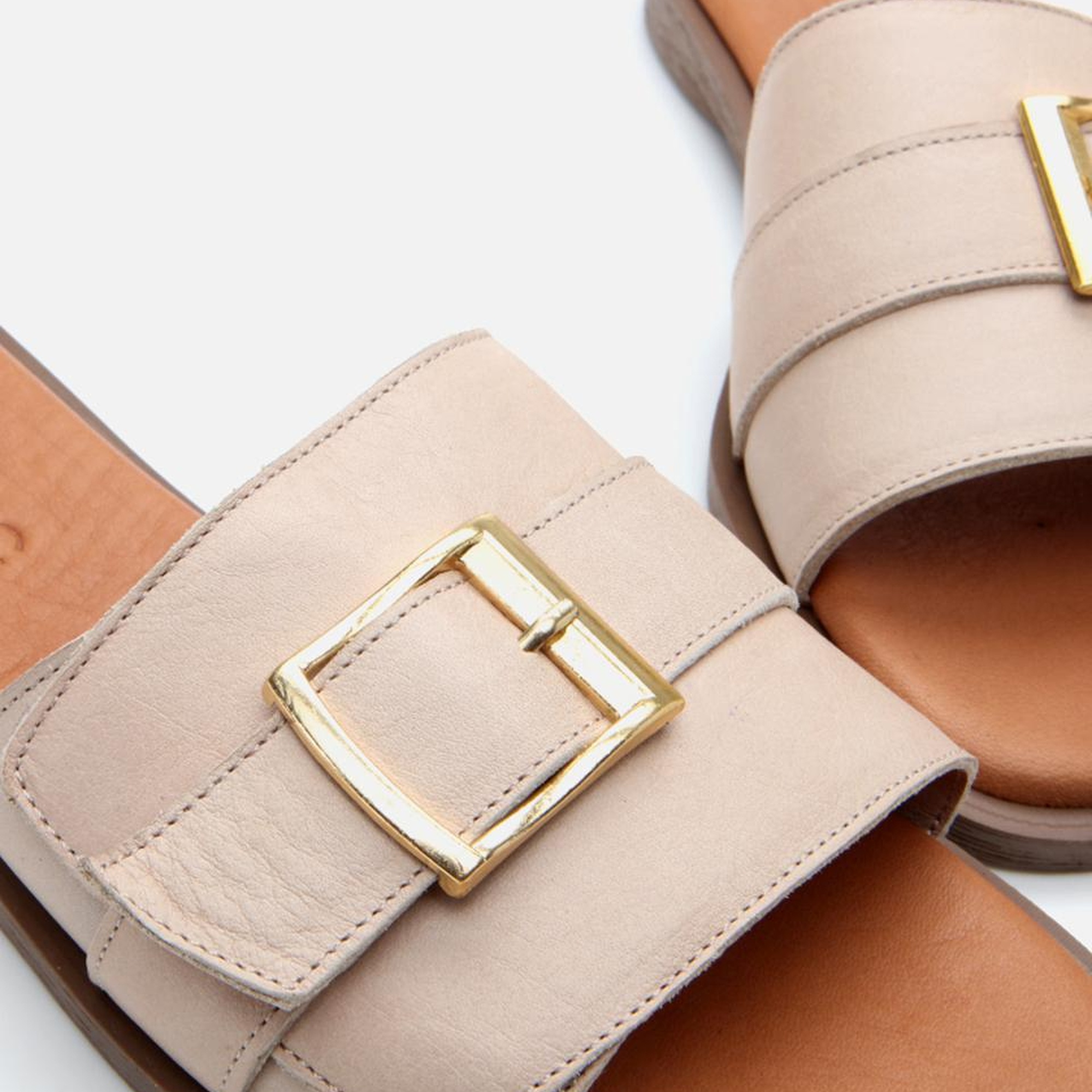 Kadın Deri Bej Kemer Detaylı Düz Terlik