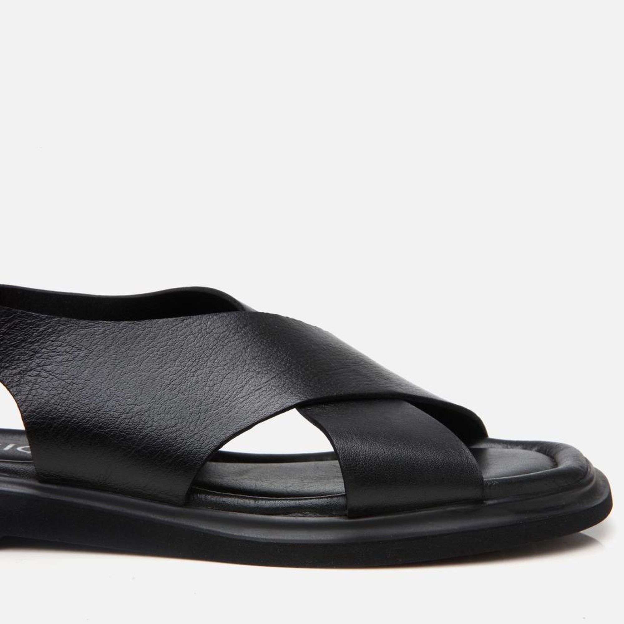 Kadın Deri Siyah Kemerli Düz Sandalet