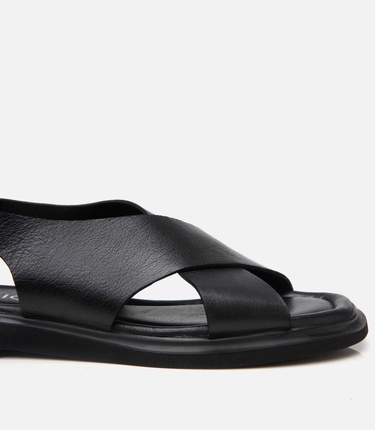  Kadın Deri Siyah Kemerli Düz Sandalet