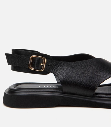  Kadın Deri Siyah Kemerli Düz Sandalet