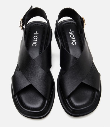  Kadın Deri Siyah Kemerli Düz Sandalet