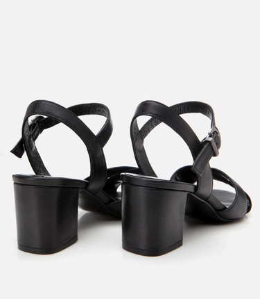  Kadın Deri Siyah Kemerli Kalın Topuklu Sandalet