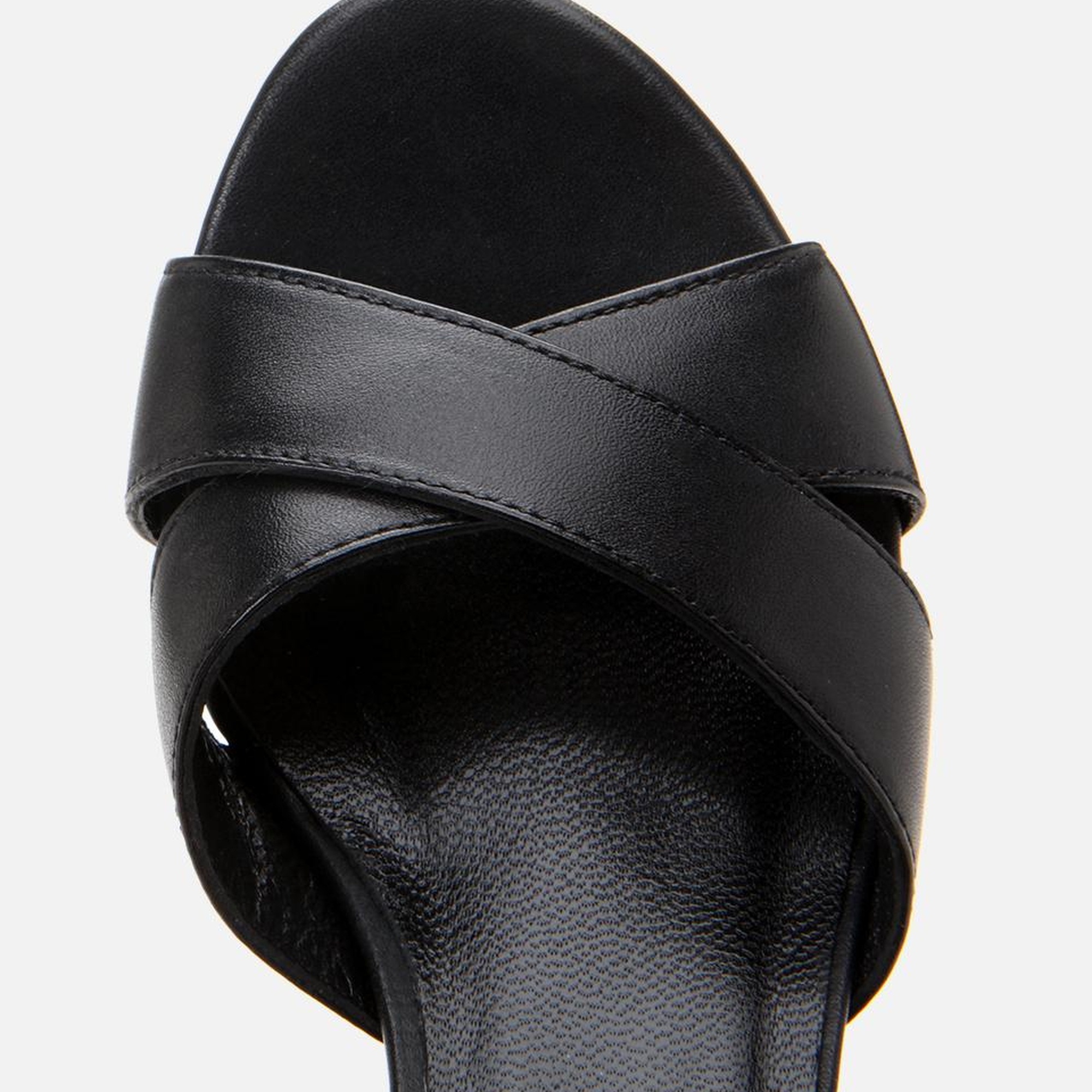 Kadın Deri Siyah Kemerli Kalın Topuklu Sandalet