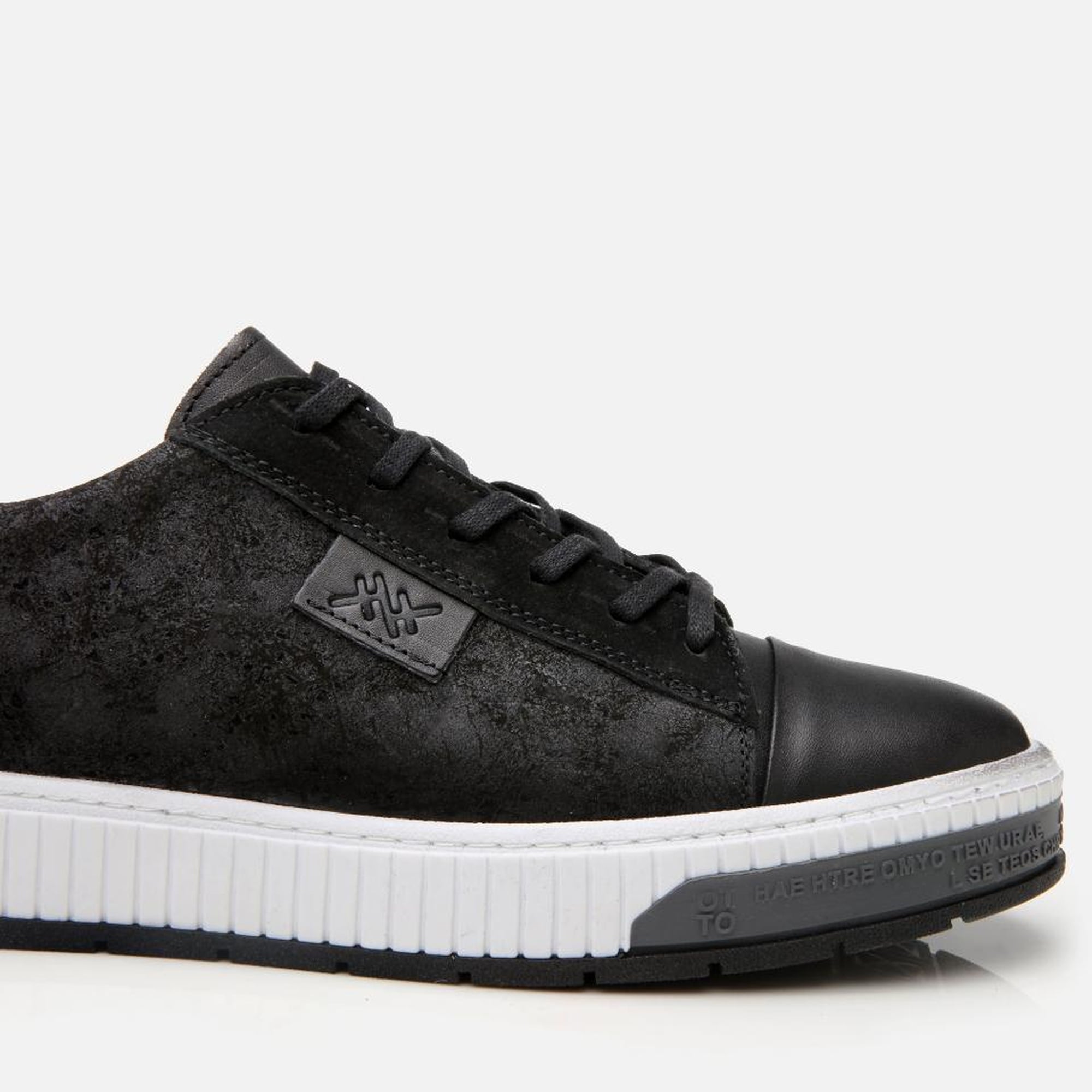 Erkek Deri Siyah Baskılı Spor Ayakkabı