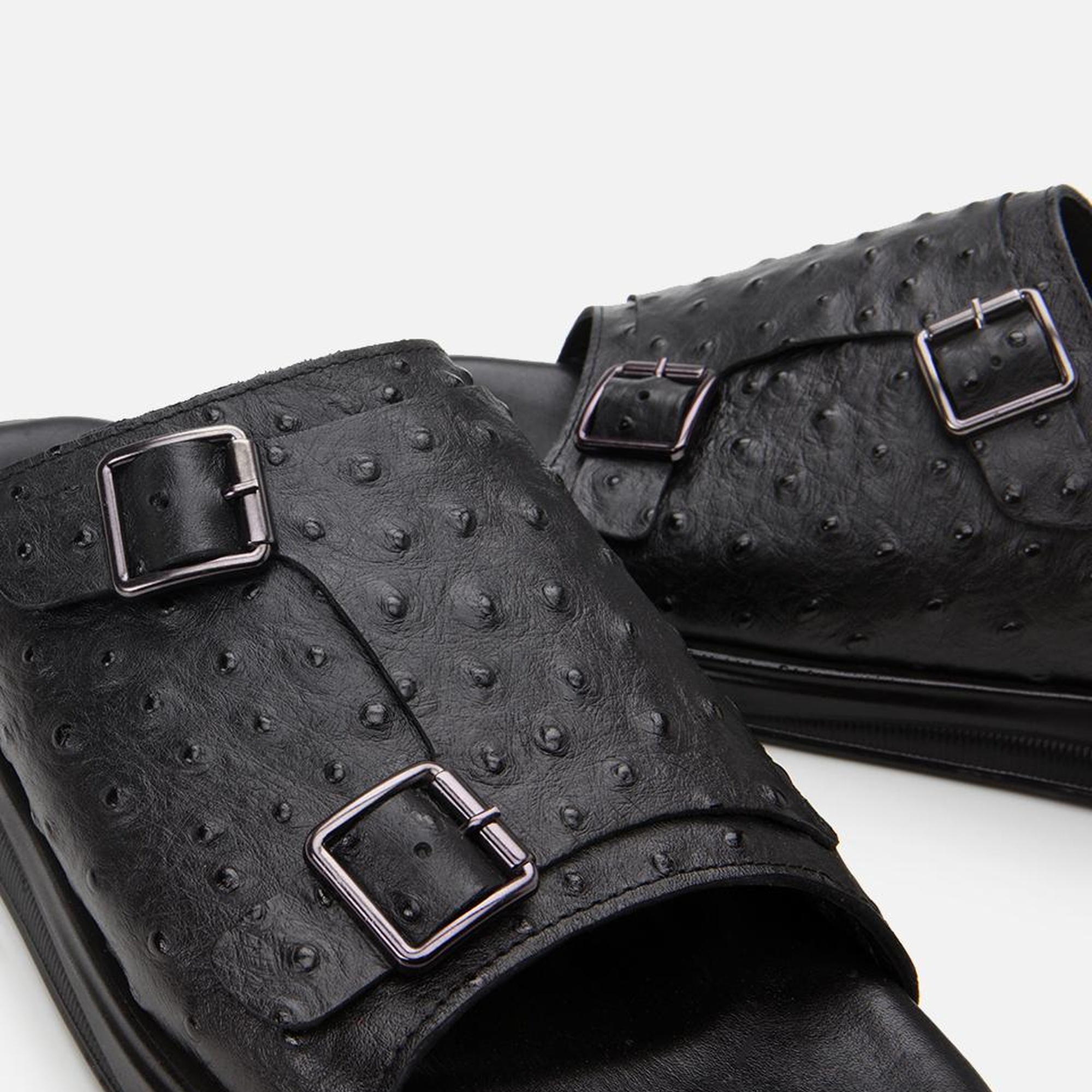 Erkek Deri Siyah Hafif Tabanlı Kemer Detaylı Terlik