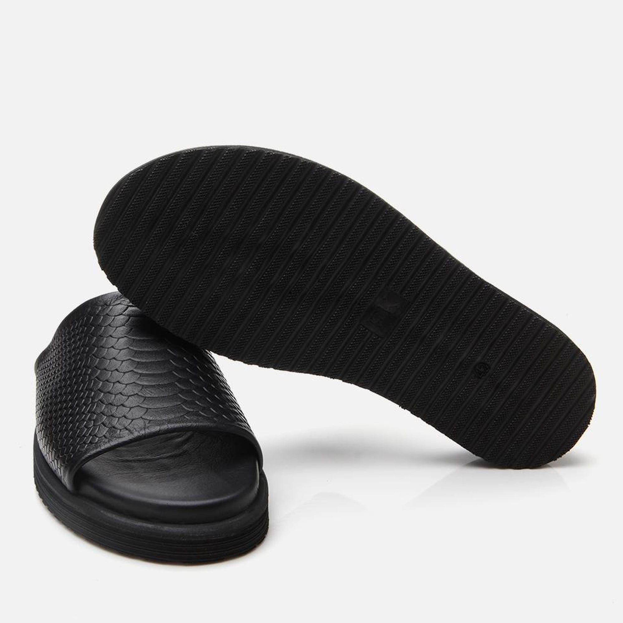 Erkek Deri Siyah Dokulu Ultra Hafif Tabanlı Terlik