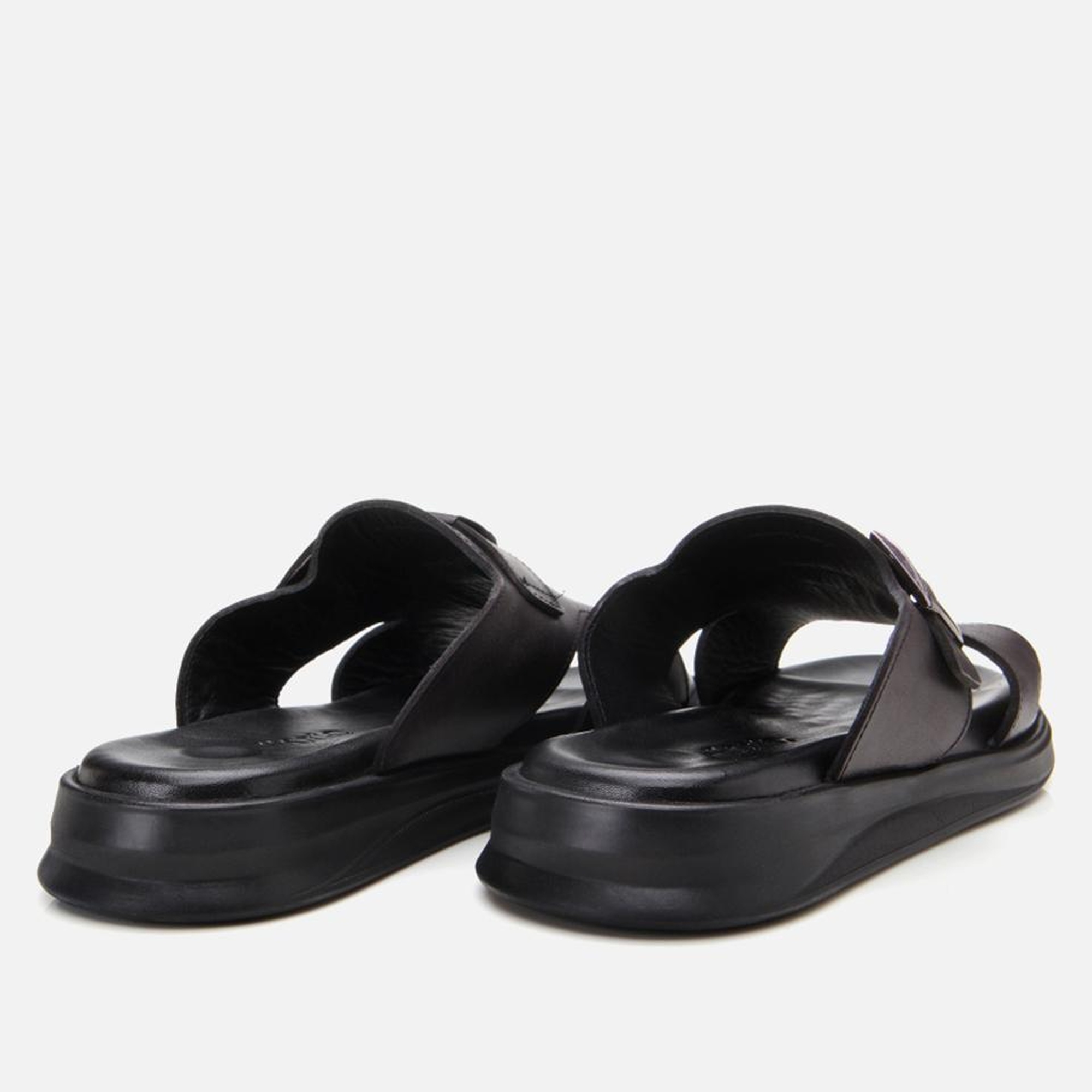 Erkek Deri Siyah Hafif Tabanlı Kemer Detaylı Terlik