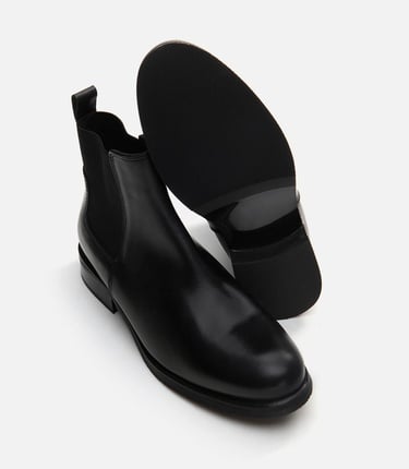  Kadın Deri Siyah Lastik Detaylı Düz Bot